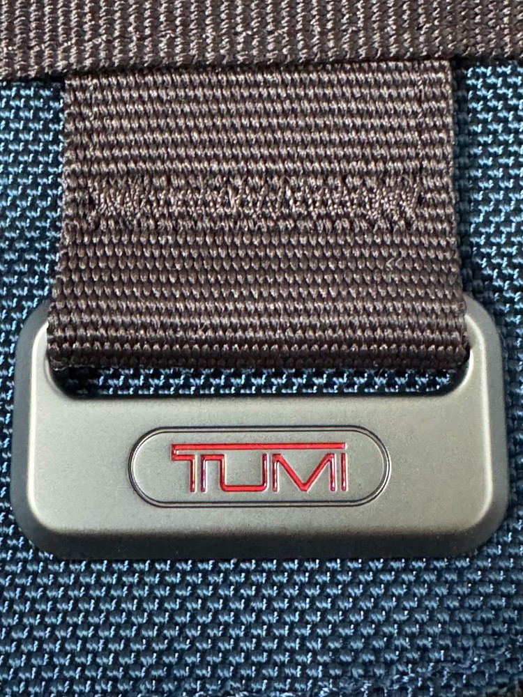 NWT $125.00 Tumi Broadview Travel Kit