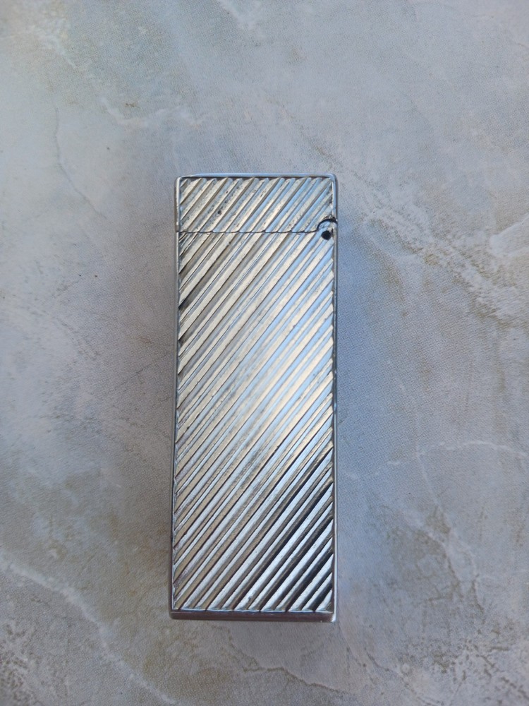 ~High Quality Vintage Lola Lighter in Good Shape~