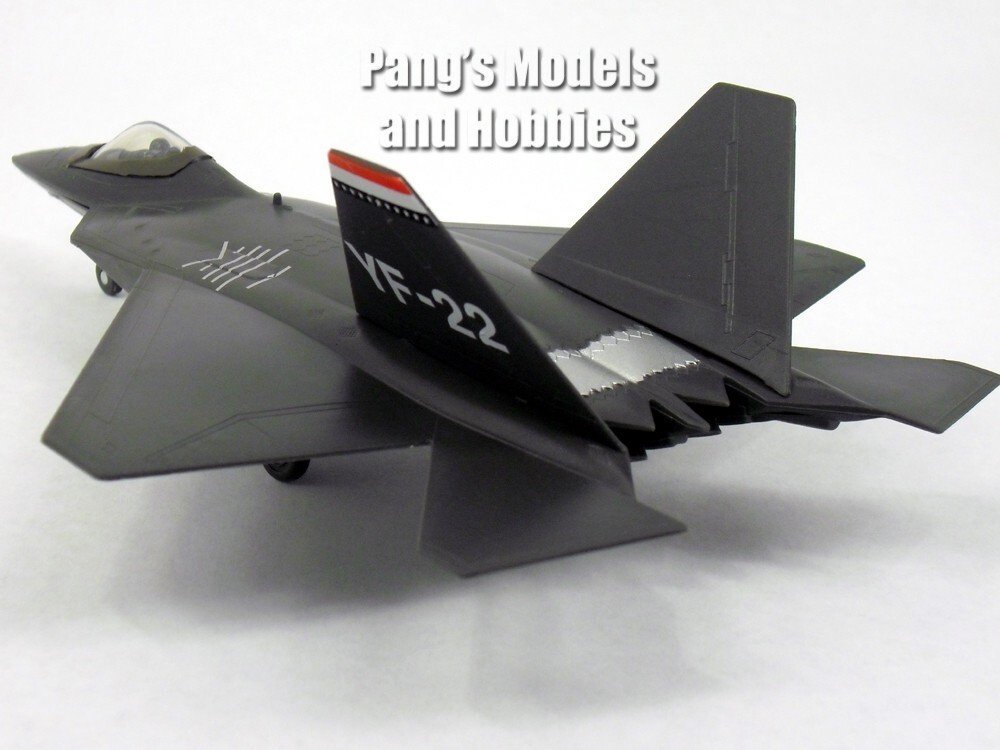 Lockheed F-22 Raptor - USAF 1/72 Scale Model Kit (Assembly Required)