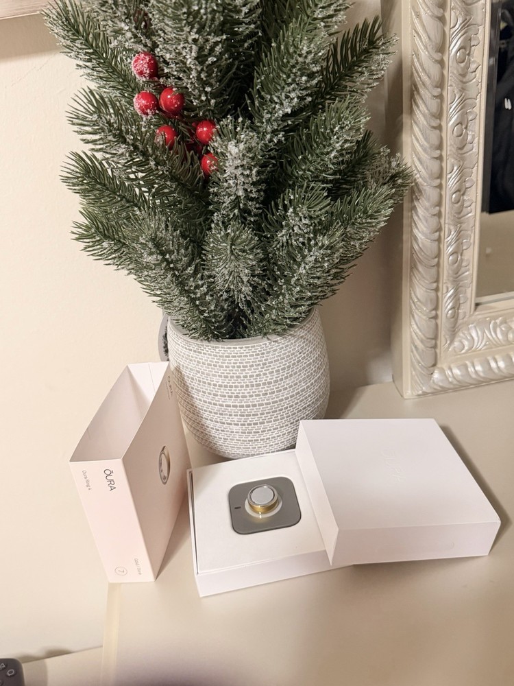 Oura Ring 4 Gold - Size 7