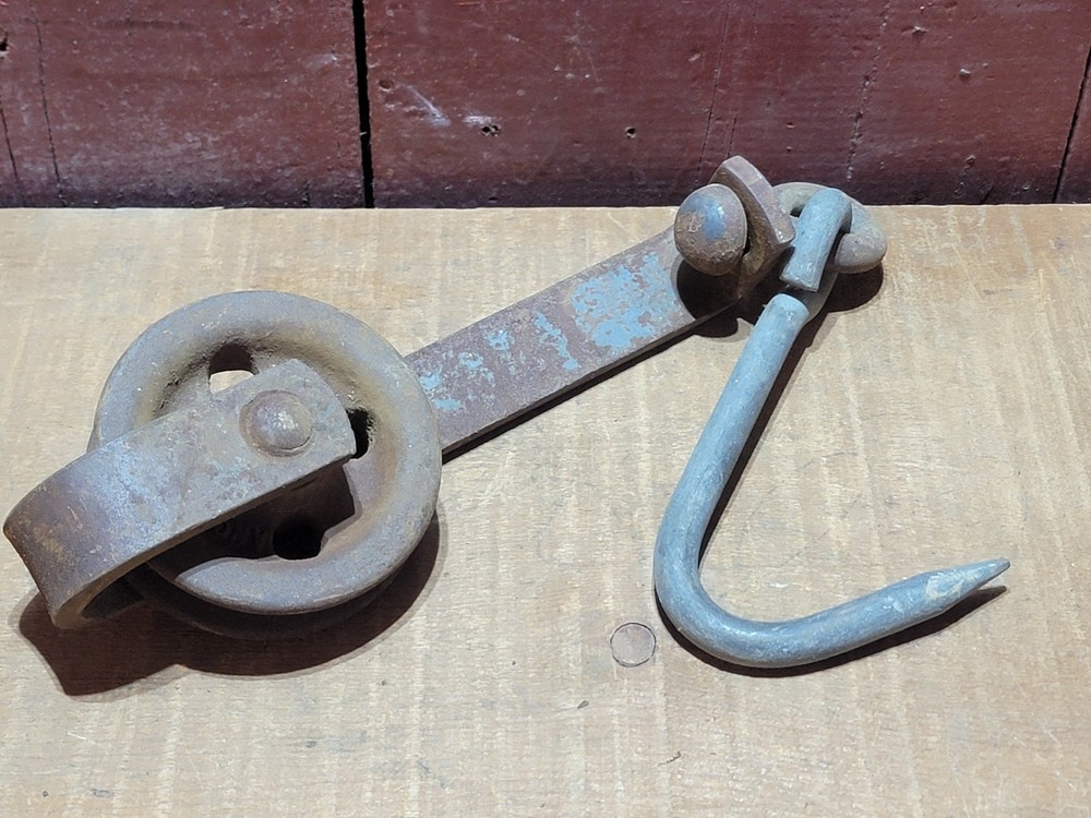 VINTAGE RUSTY ANCO 1468 MEAT HOOK BUTCHER PULLEY WORKING