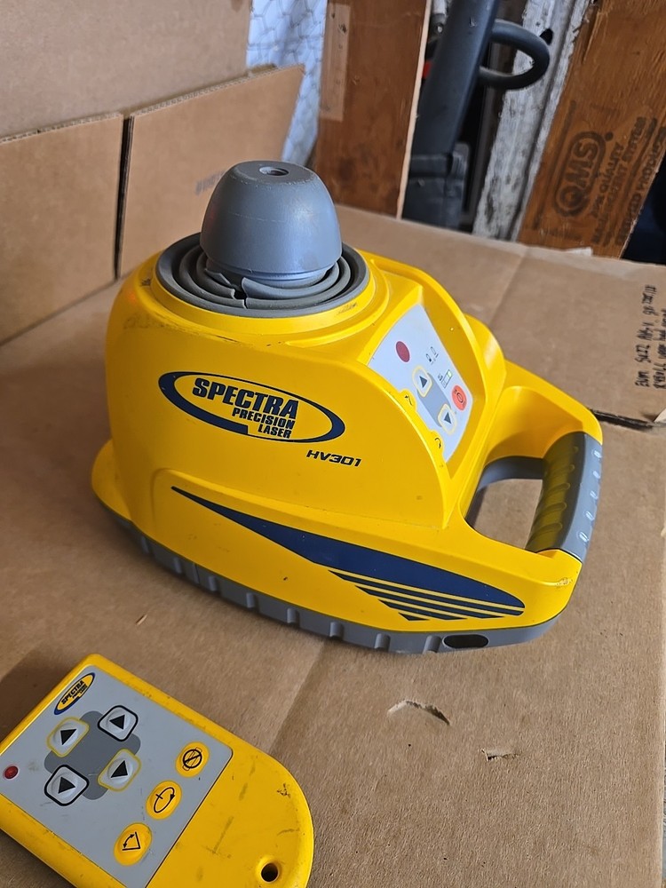 Spectra Trimble HV301 Laser With Remote And Case