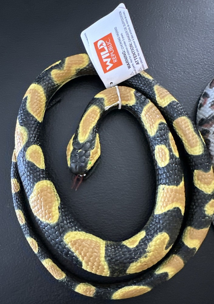 2 Wild Republic Python Snakes, Rubber, 26” and 20”