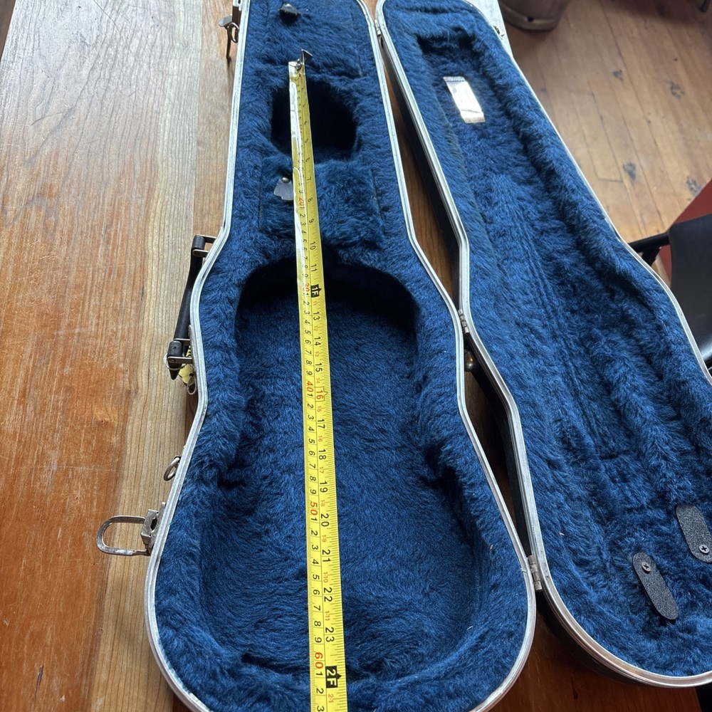 SKB Molded Hardshell Violin Case Plush Interior