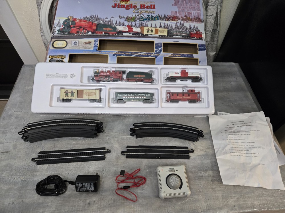 BACHMANN JINGLE BELL EXPRESS 00724 NICE!!!*