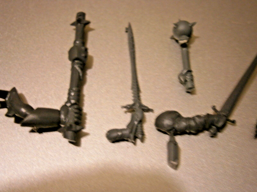 Warhammer various weapons-in-hands bits x9 pieces