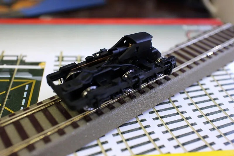 Ho Scale 1:87 Chassis Train Bogie Model DC 9V Universal Train Undercarriage