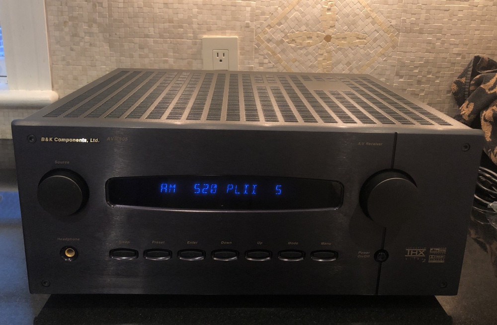 B&K Components AVR505 A / V Receiver SR10.1 B&K Remote Control Bundle