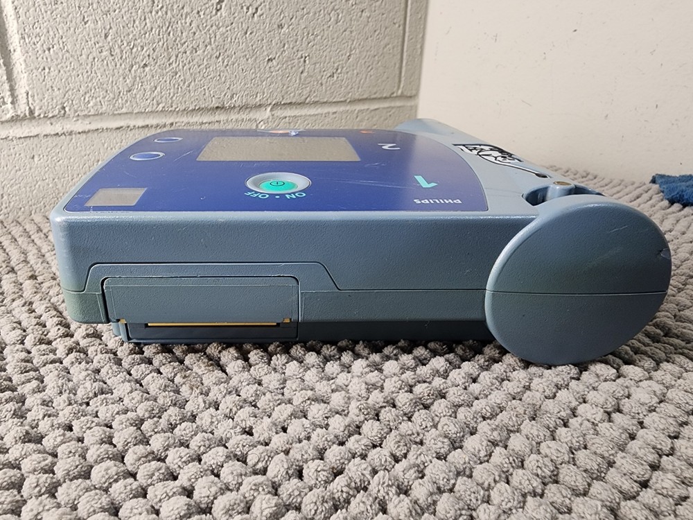 PHILIPS FR2+ HEARTSTART AUTOMATIC EXTERNAL AED No Pads W/BATTERY