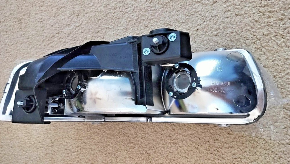 Chevrolet Silverado 2000 - Left Side Headlight CV10083-H **New Without Box**