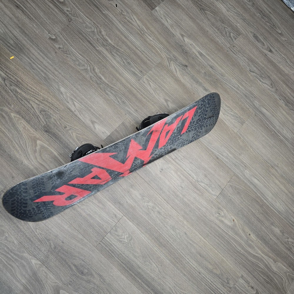 Lamar Bender Snowboard Size 109 CM with Medium - Large Snowjam Bindings
