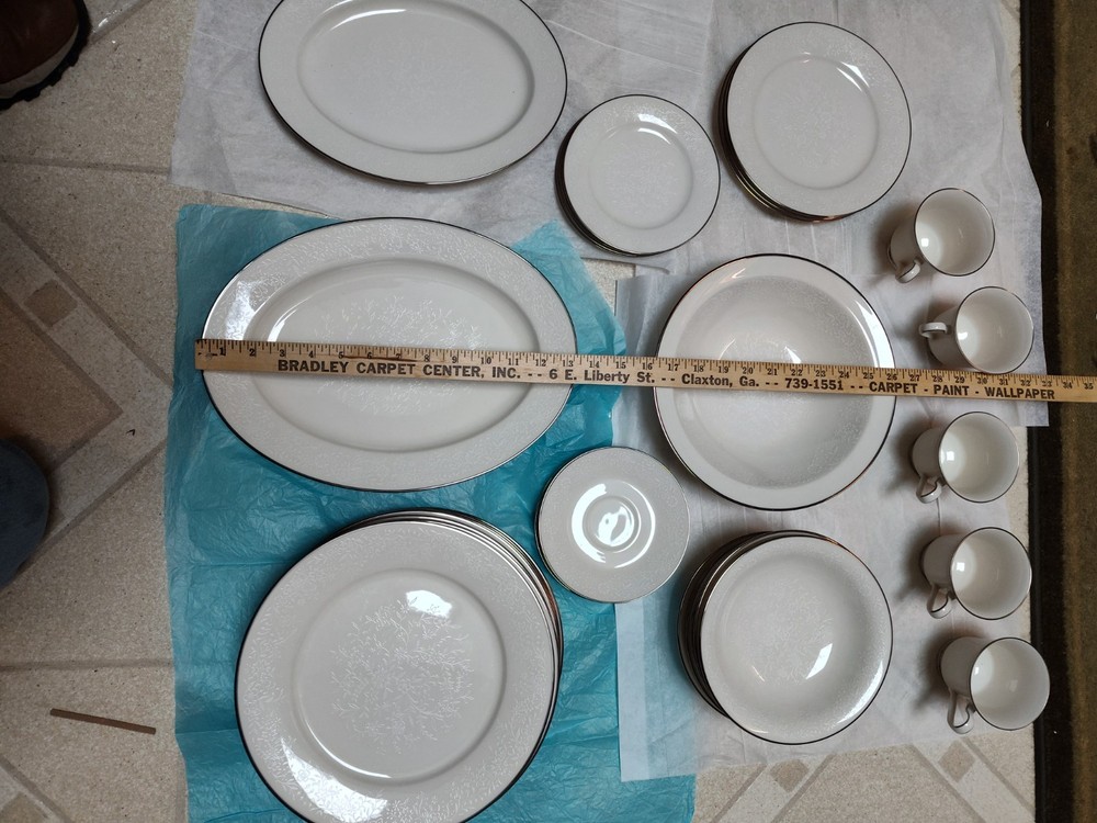 Noritake Porcelain China, Affection Pattern
