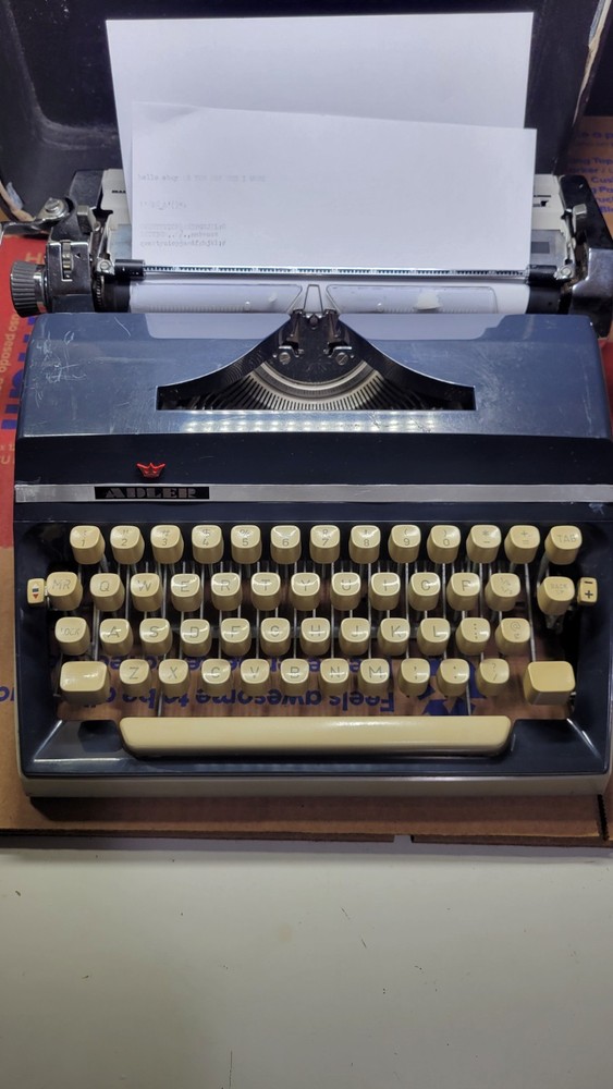 ADLER J5 TYPEWRITER NOTE WITH CASE