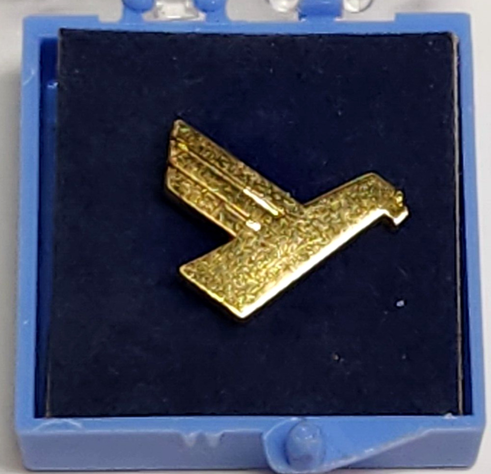 Gold Tone Eagle American Airlines Lapel Hat Pin