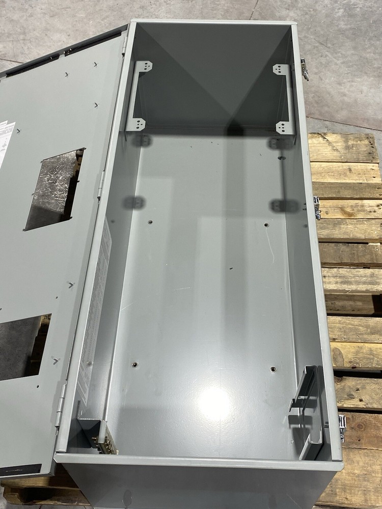 EATON Transfer Switch 400 Amps Enclosure Only Empty