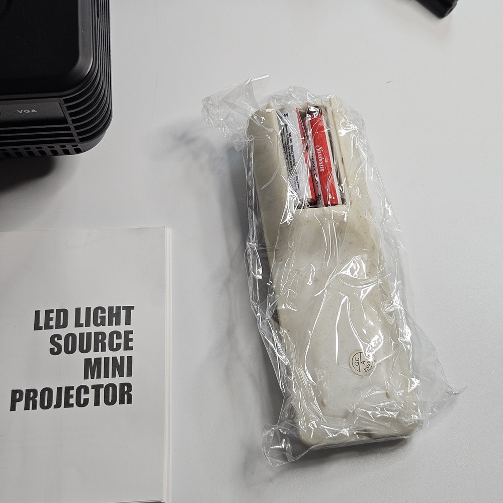 Tenker LED Light Source Mini Projector RD-805 w/ Power Cord...(Tested)