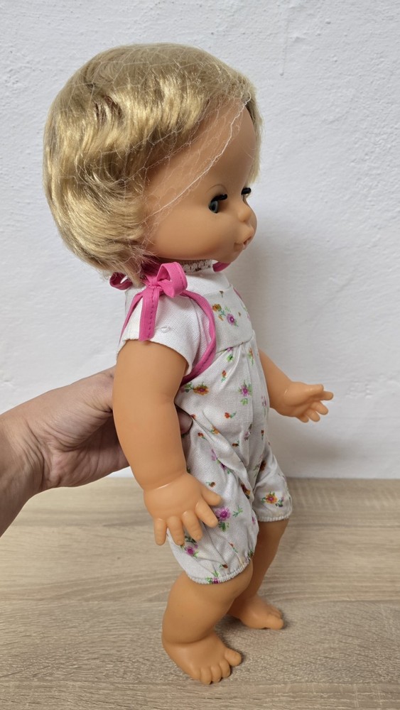Vinyl doll, 37 cm, sleeping eyes, drinking and wetting function, vintage