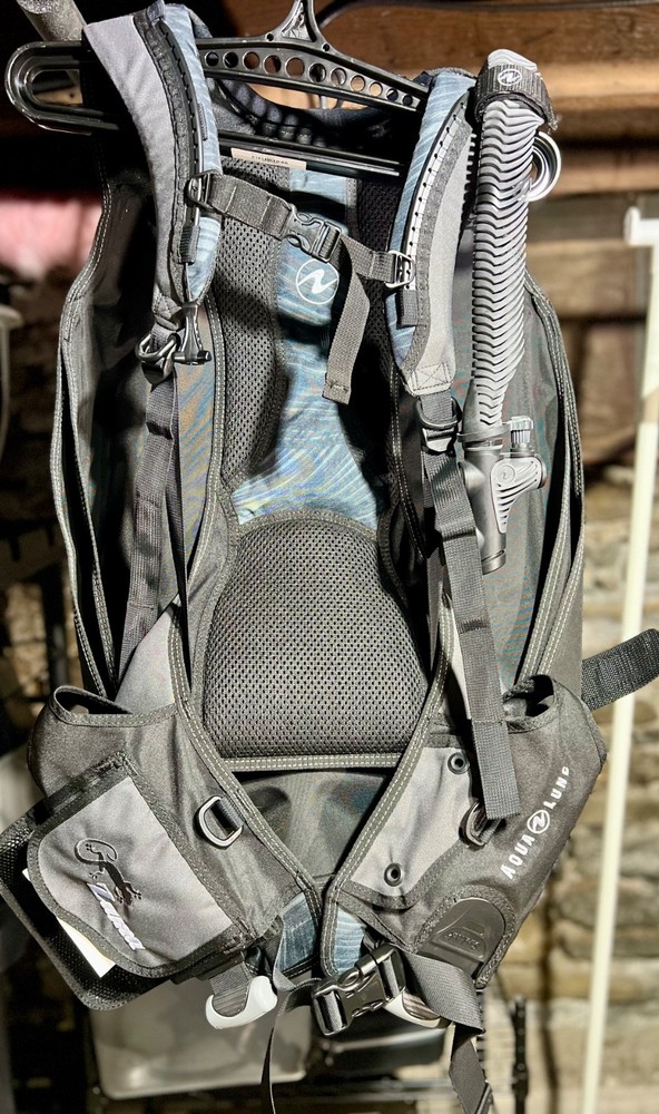 Aqua Lung ZUMA BCD size Medium Large
