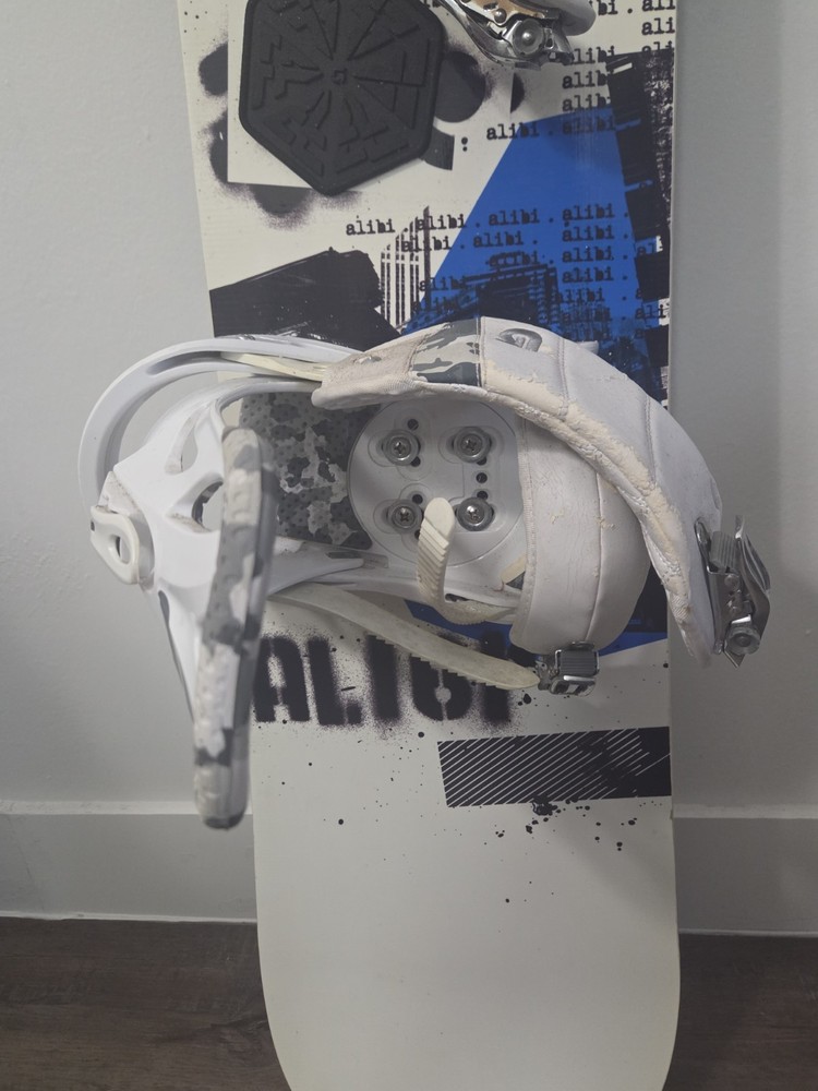 ALIBI Snowboard With Boots And Straps Connected (PLEASE READ DESCRIPTION)