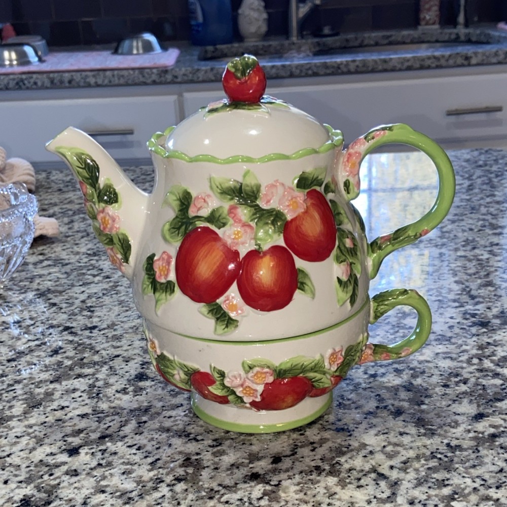 TEMPTATION APPLE TEAPOT AND TEACUP COMBO