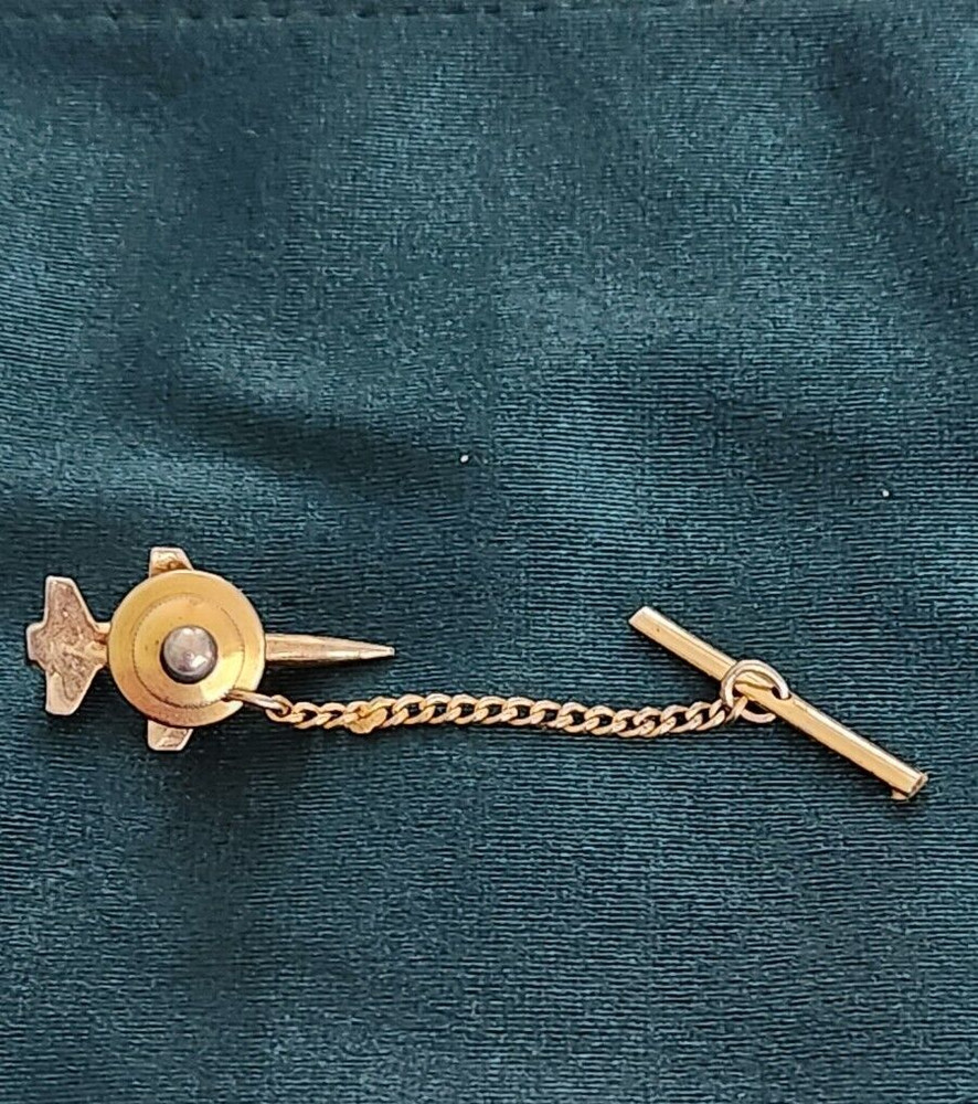 Jet plane tie pin with chain