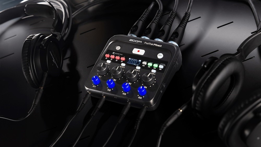 Zoom PodTrak P4next Portable Multitrack Podcast Recorder Bundle