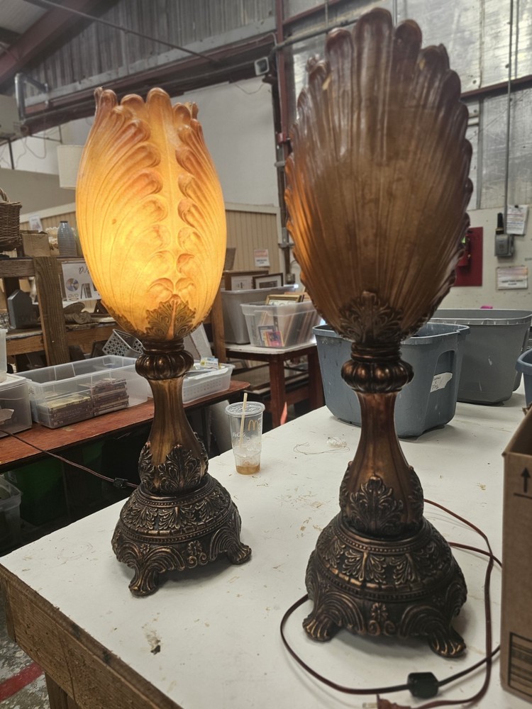 Claim Shell Bintage Lamp