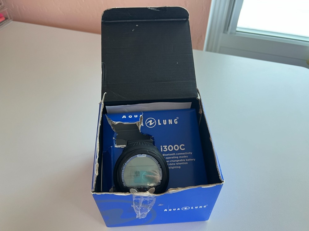 Aqualung i300c Wrist Computer - Black/Blue - Open Box - 0 Dives Logged