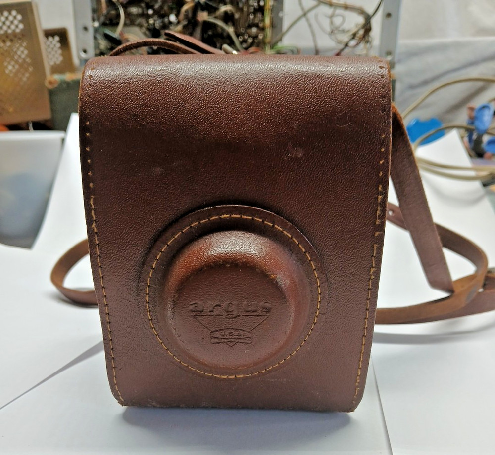 Vintage Argus 40 Camera With Original Leather Case Untested
