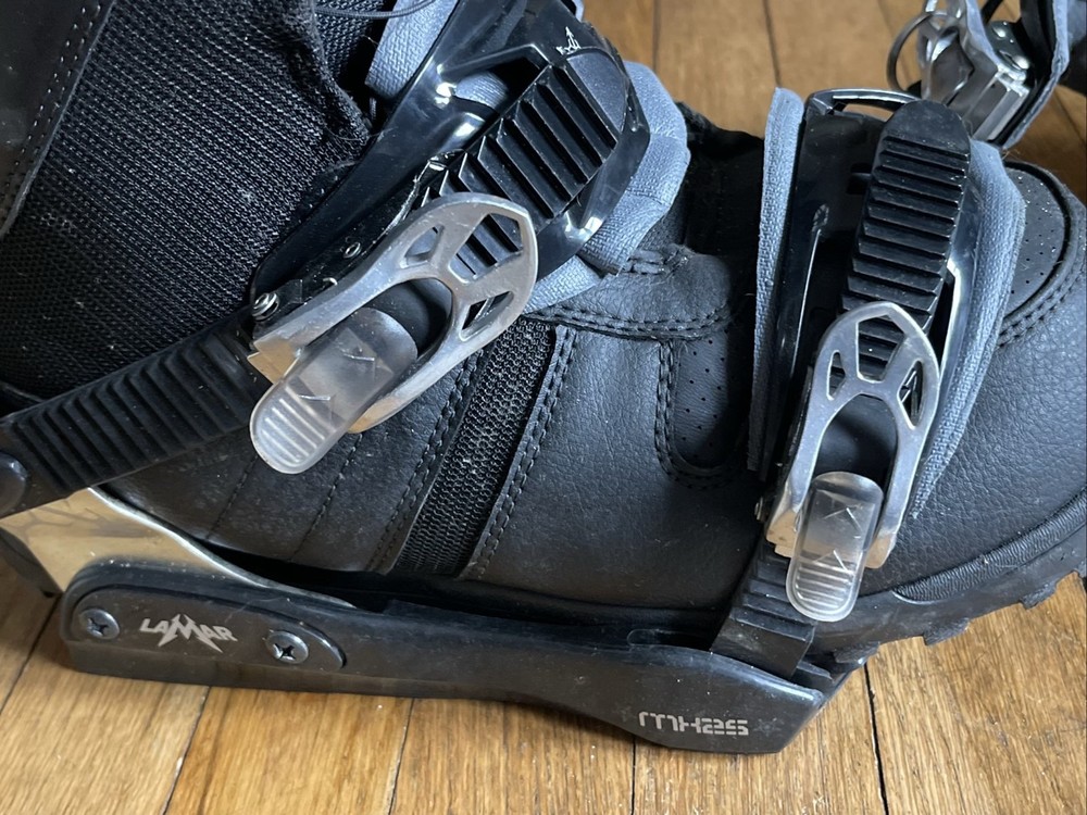 Lamar Black Snowboard Bindings with Connections + Board Stickers