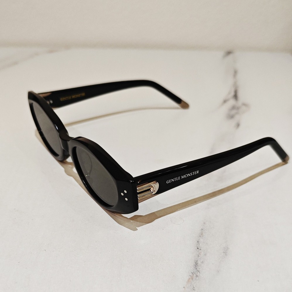 Gentle Monster Dada 01 Sunglasses Butterfly Shape Bold Black Frame