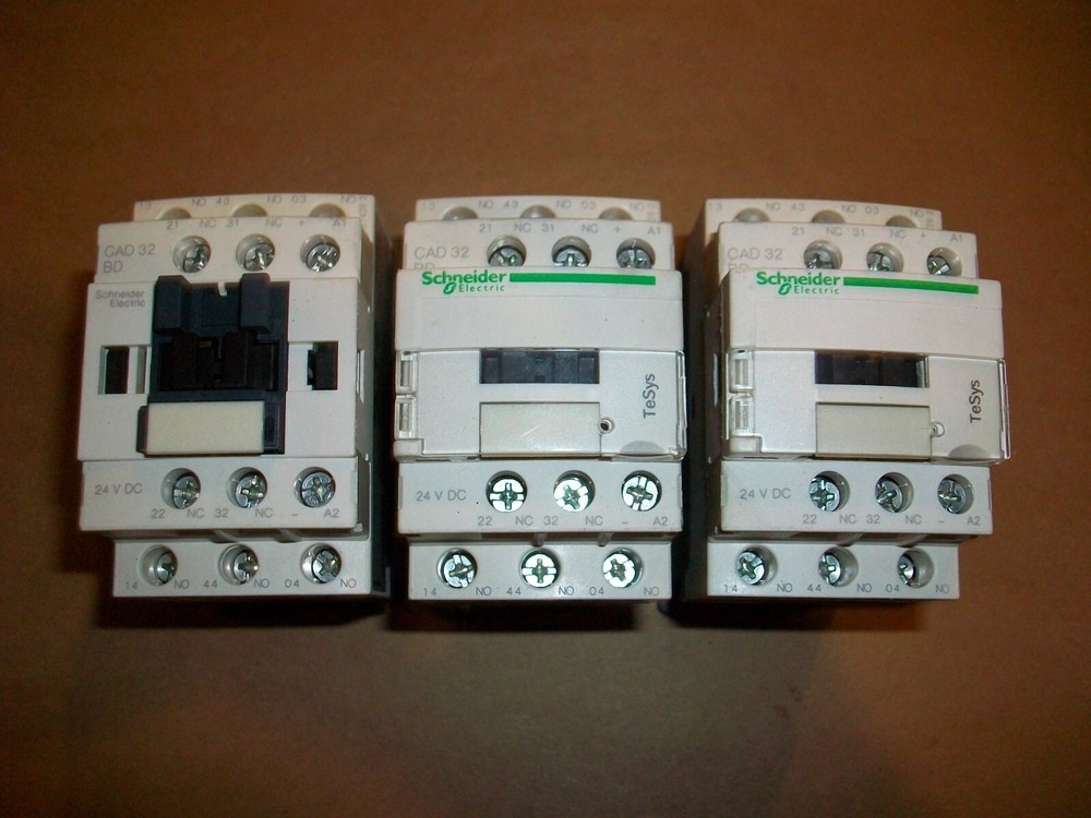 3pc SCHNEINDER Contactor CAD32BD 24vdc Coil