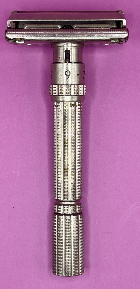 GILLETTE MENS 2 SIDED SAFTY ADJUSTABLE RAZOR. U. S. A.