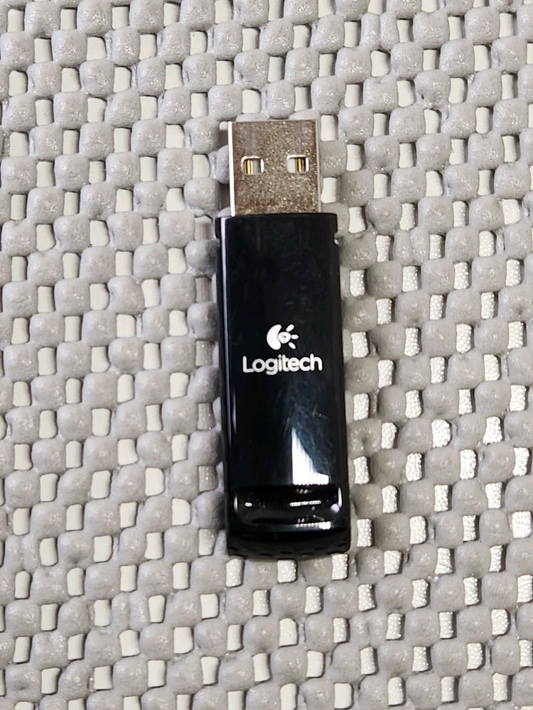 Logitech Wireless Presenter R400 Presentation Wireless with Laser Pointer