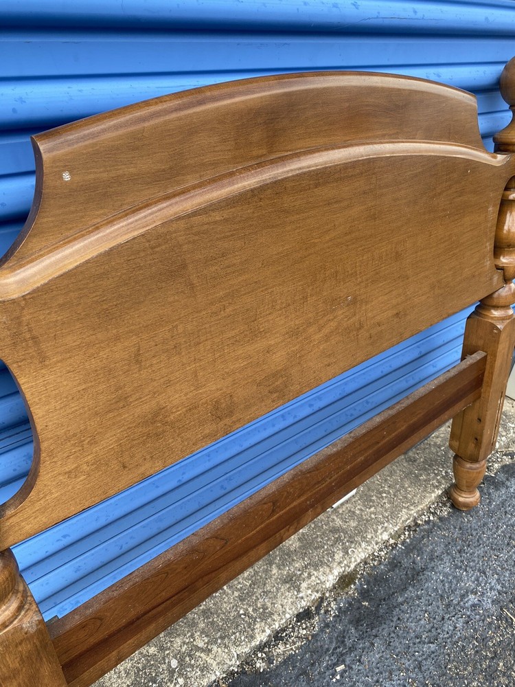 Kling Colonial (Ethan Allen) Solid Maple Twin size Cannonball Headboard