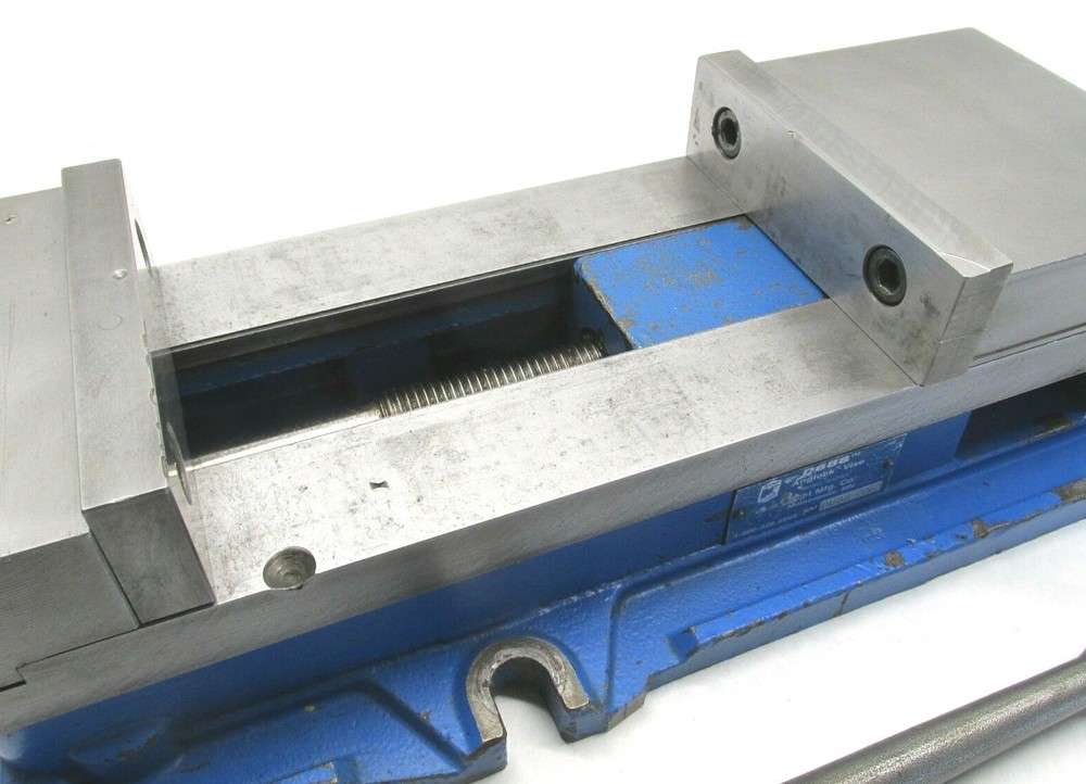 KURT ANGLOCK 6" MILLING MACHINE VISE w/ JAWS & HANDLE - #D688