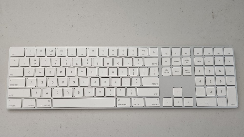 Apple A1843 Wireless Rechargeable Bluetooth Magic Keyboard With Numeric Keypad