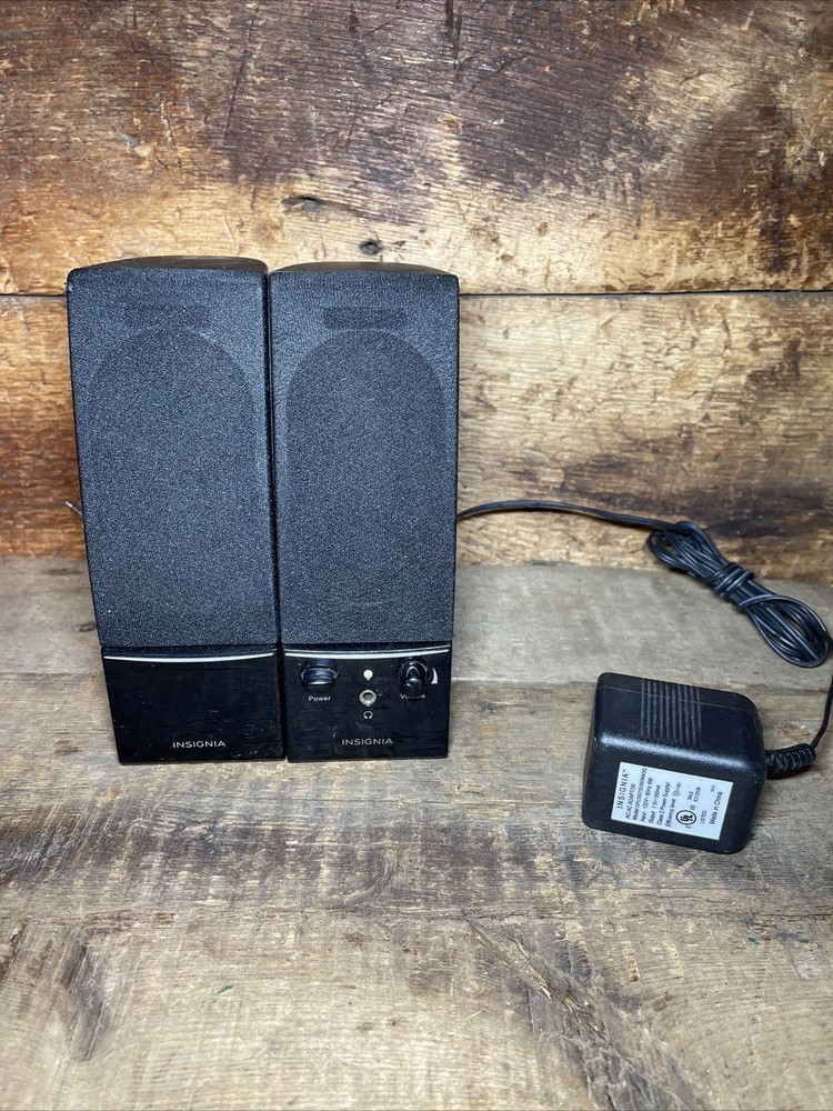 Insignia Computer Speakers  Audio Plug Tested Work Great NS-PCS20