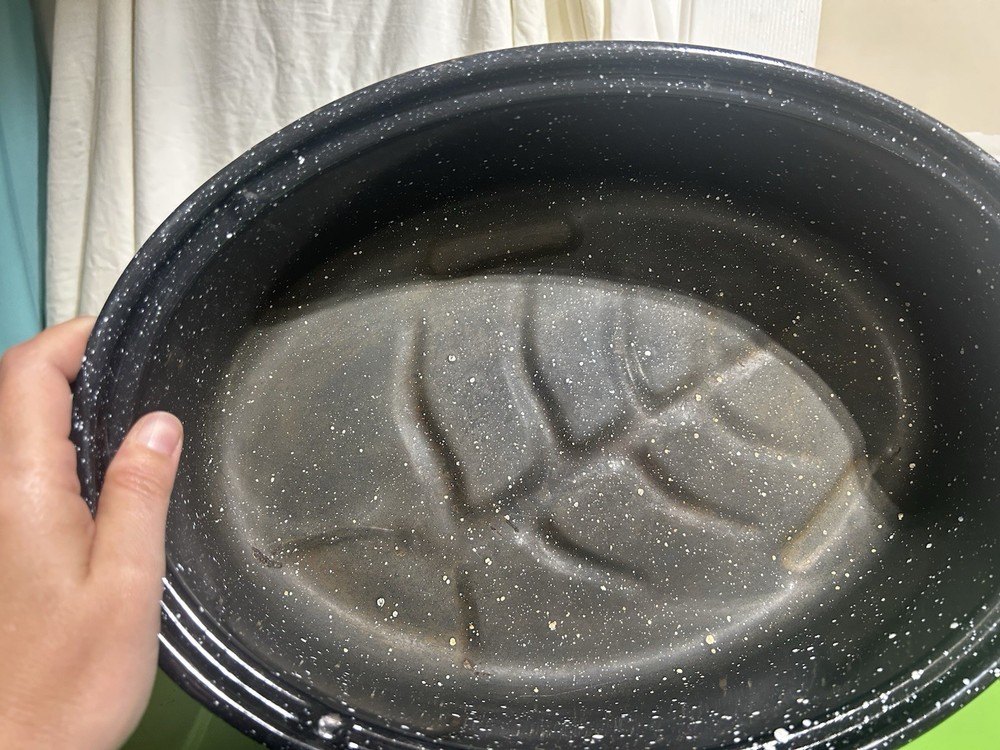 NICE Black & White speckled GRANITEWARE ENAMELWARE ROASTER