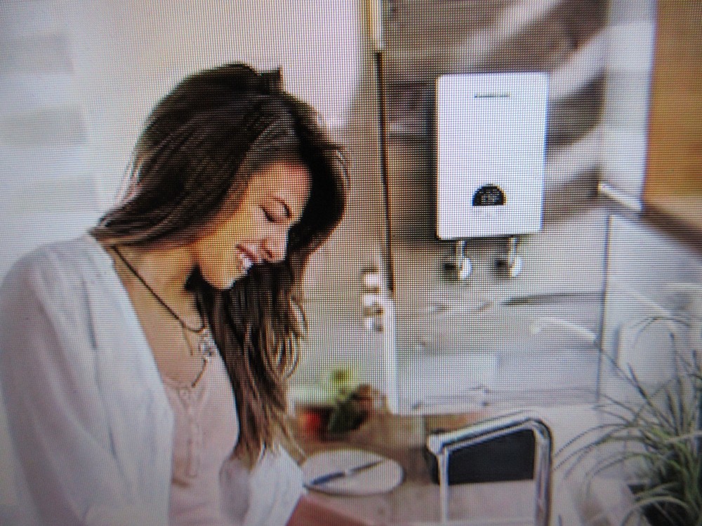 Camplux 6 kW 1.5 GPM 240 V Point of Use Electric Tankless Water Heater