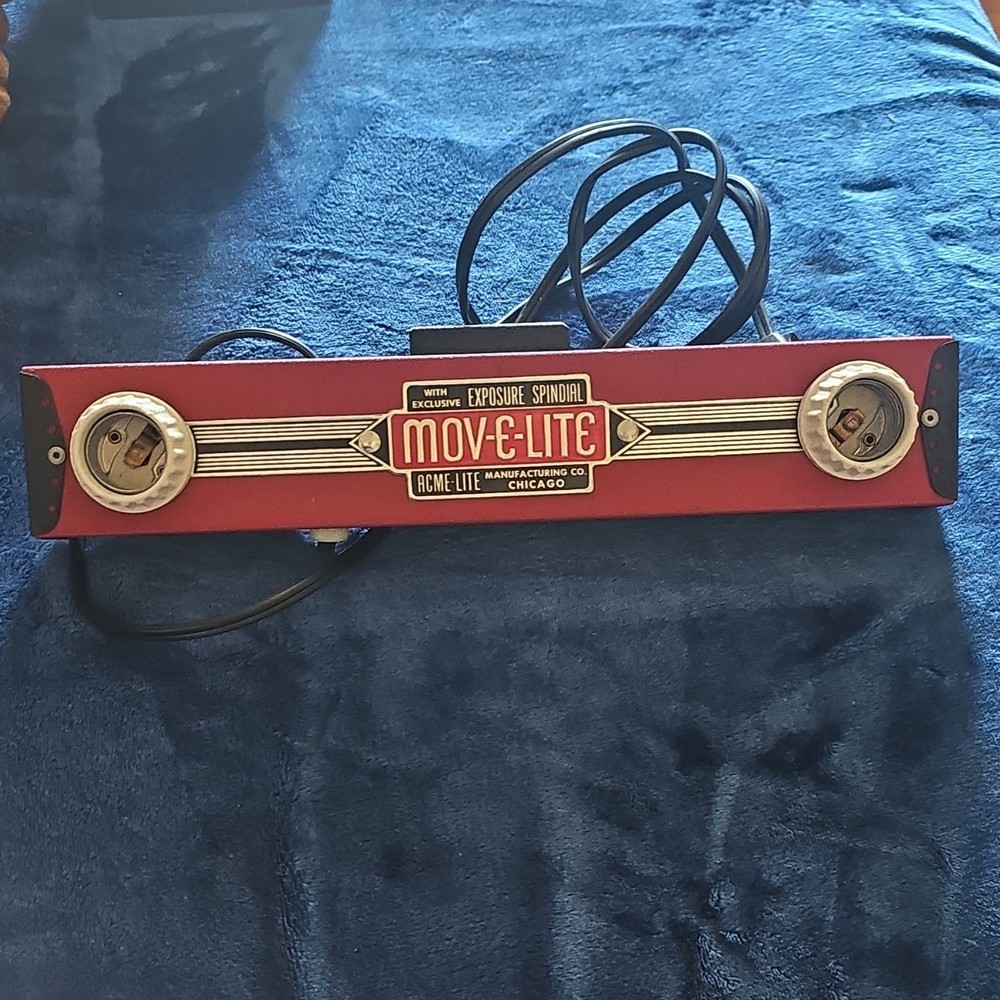 Acme-Lite Mov-E-Lite Model No. 2 Exposure Spindial Photo Lighting Unit Red
