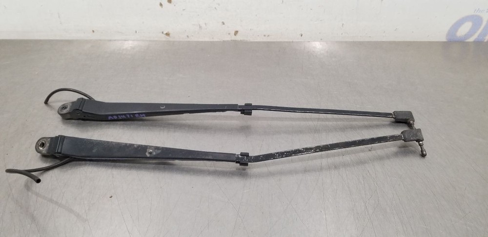 96 CHEVY IMPALA SS WINDSHIELD WIPER ARM SET PAIR