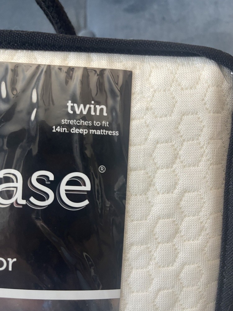 ALLEREASE Twin Mattress Protector Platinum Allergy Relief & Comfort Zip-Off Top
