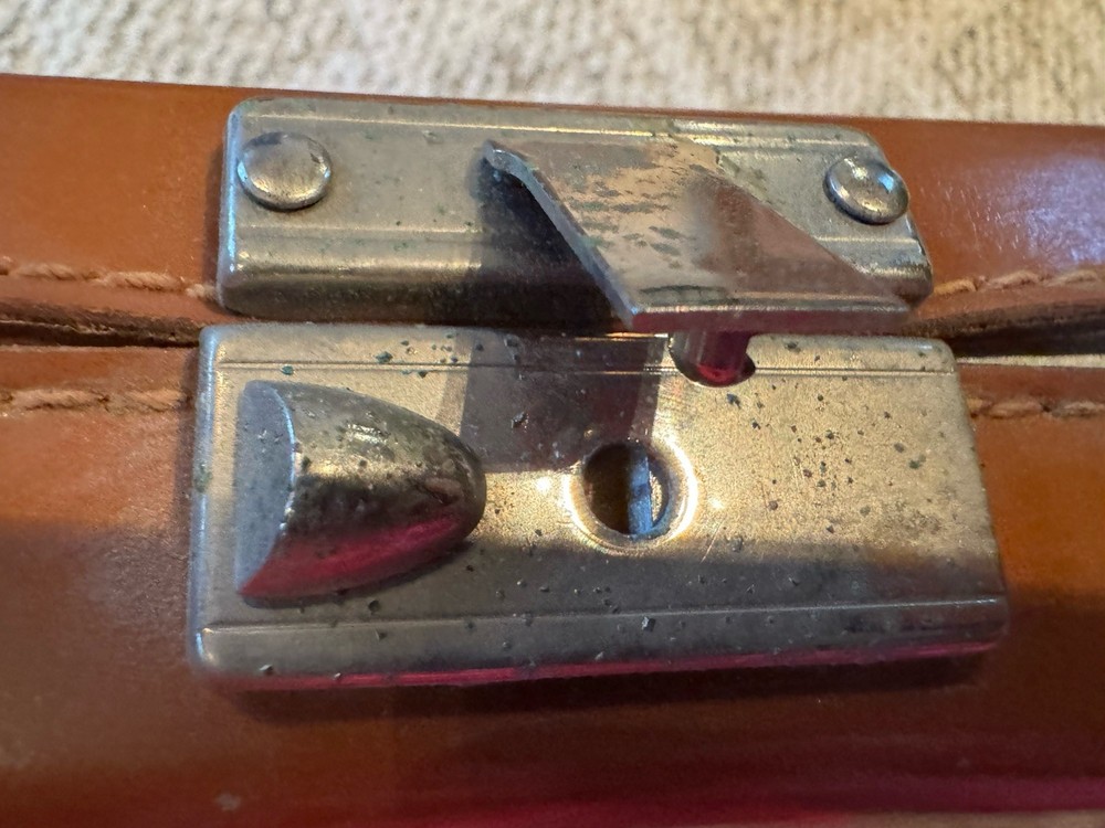 Vintage sewing box, various items , see pics