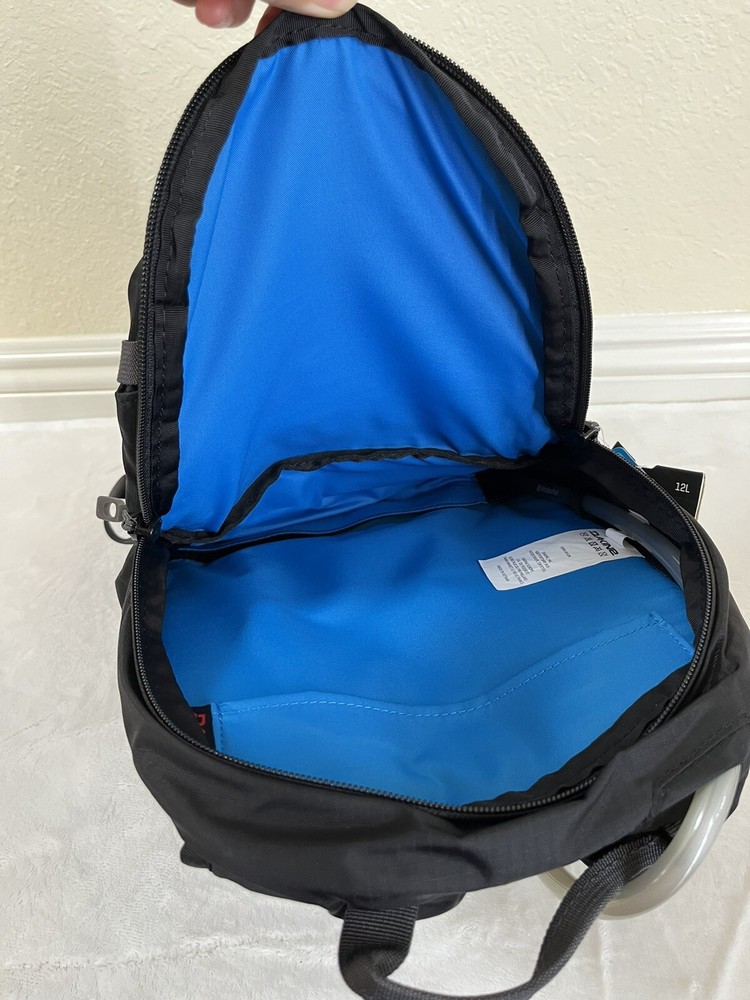 Dakine Mens Syncline 12L Hydration Pack Backpack Black