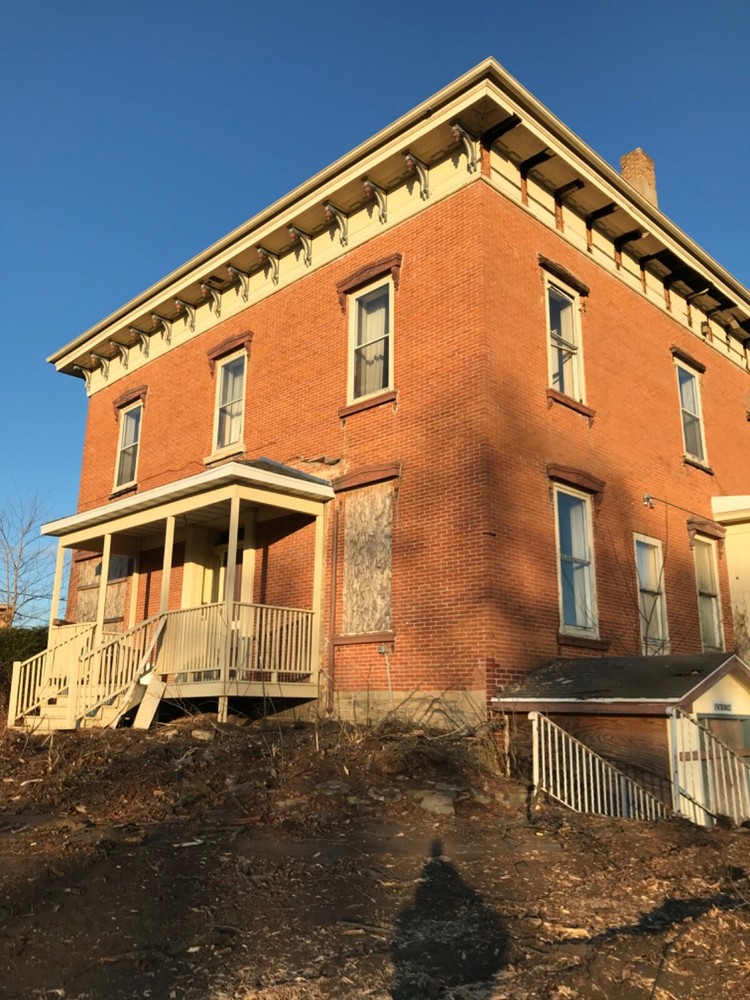 Salvage window Peidmonts. Cast iron, beautiful