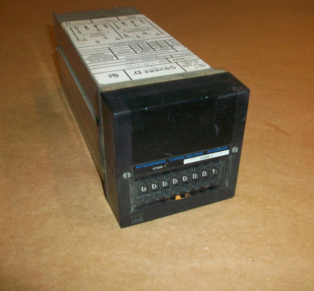 Square D Counter / Timer PLH-21AA    120vac
