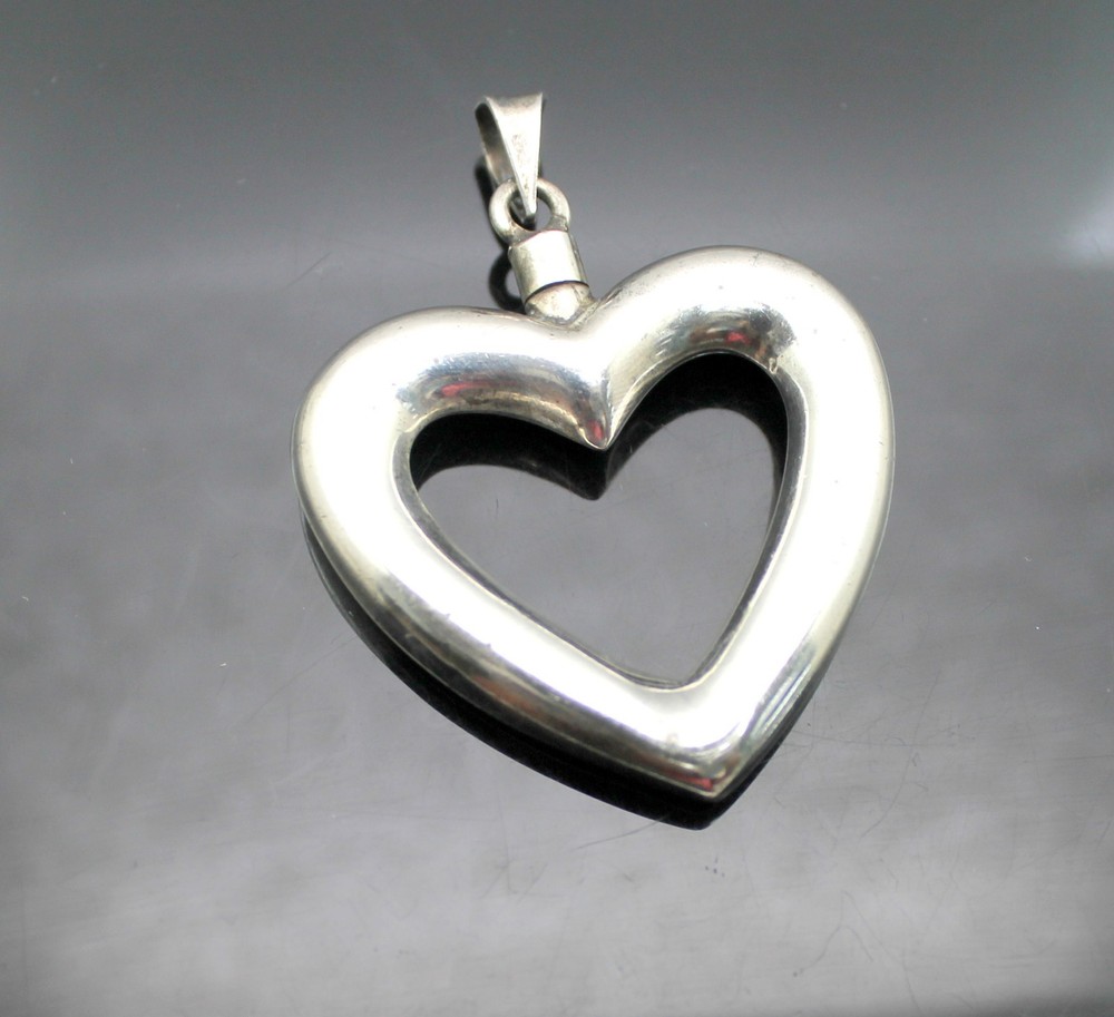 VINTAGE HOLLOW SOLID OPEN HEART STERLING SILVER PENDANT MEXICO