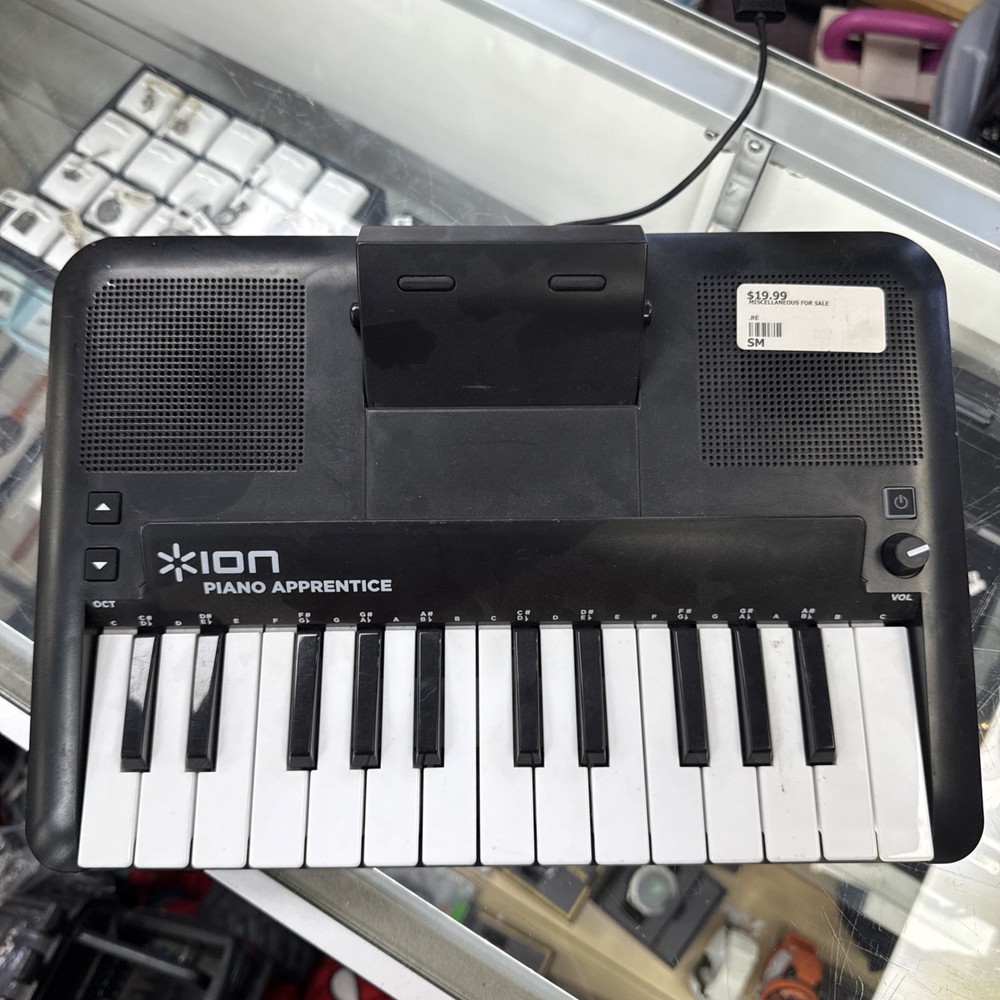 ION Piano Apprentice 25-Note Lighted Keyboard For IPad No Cord Batteries Use