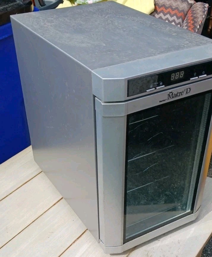 Danby MaitreD 6 Bottle Wine Cooler